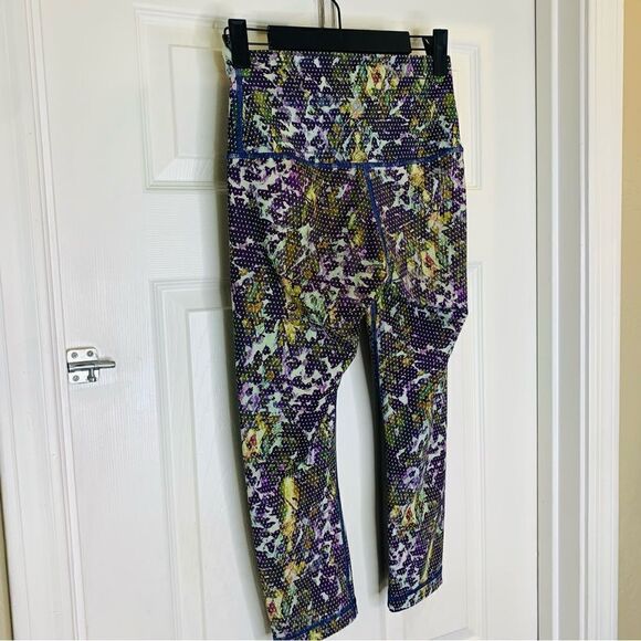 Lululemon Wunder Under Crop II floral sport Size 4 - Picture 6 of 8